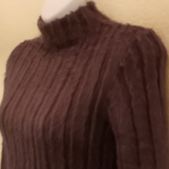 VTG- Poleci Purple Faux Fur Turtleneck Sweater⦠- Picture 2 of 11